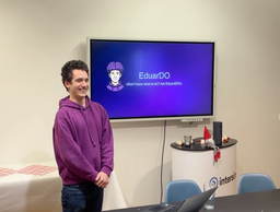 Präsentation der KI-unterstützten Auskunfts-App "EduardDO"