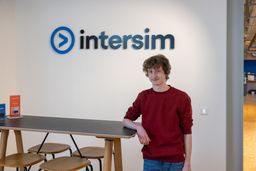 Jeremy Snow im Eingangsbereich unserer Büros