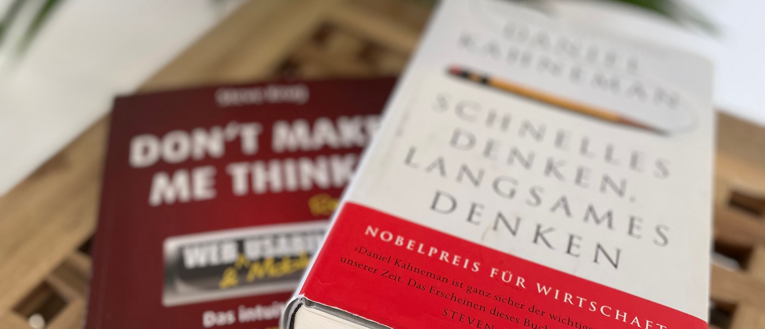 gestapelte Bücher zum Thema Denken
