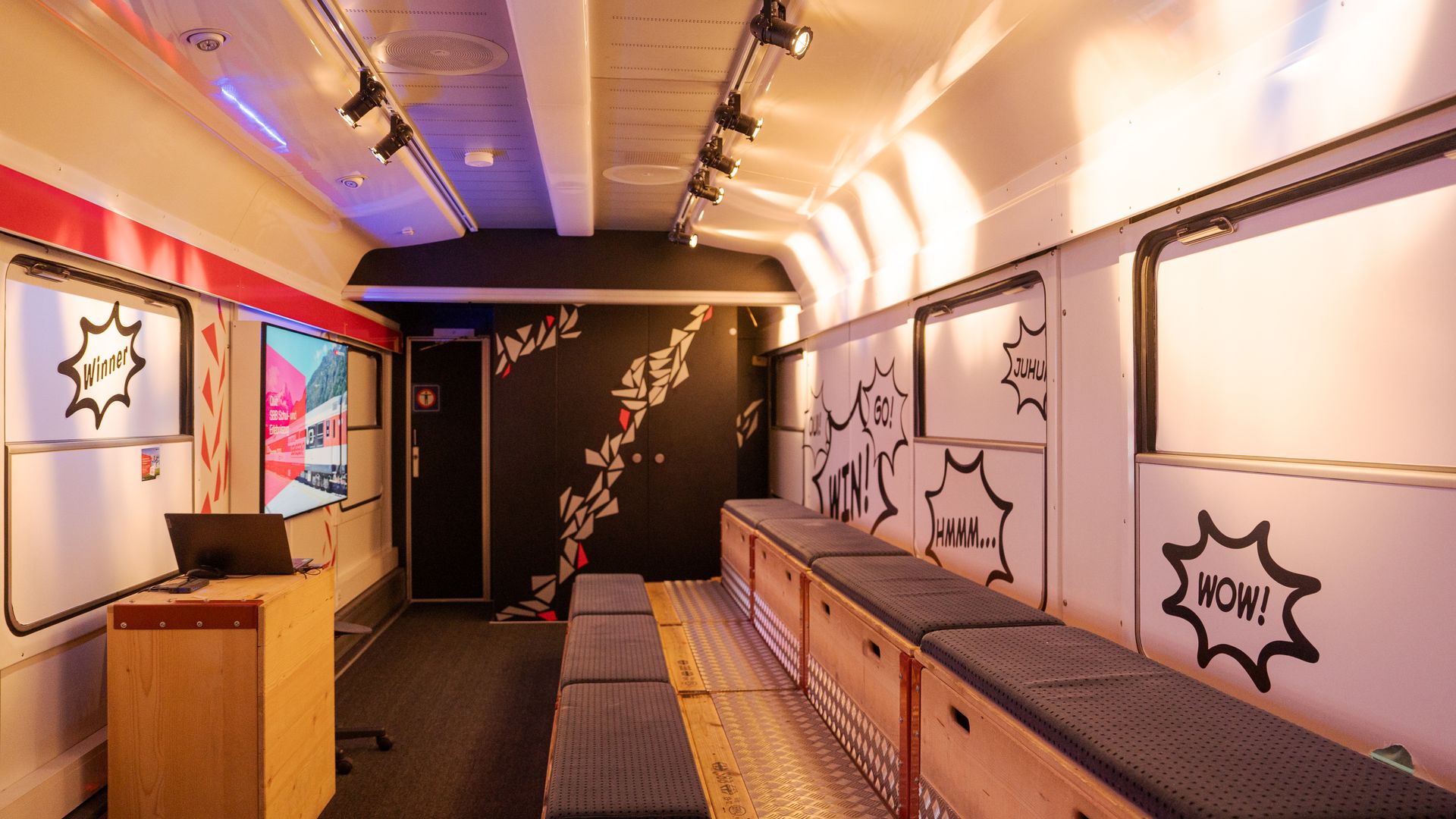 Schulzug der SBB mit Quiz von Intersim