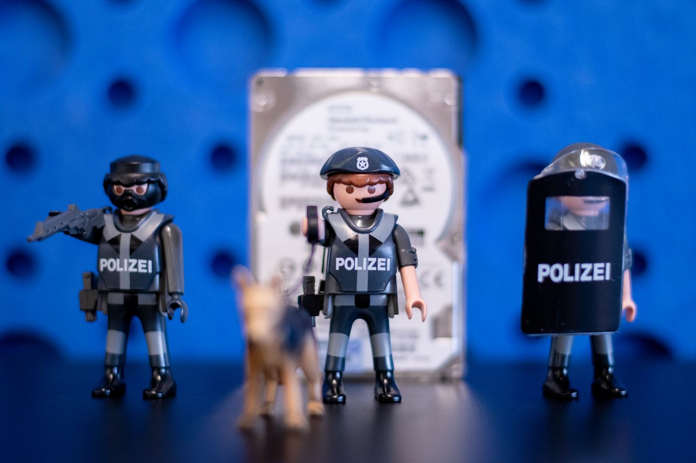 Lego Polizisten als Verteidiger von Daten