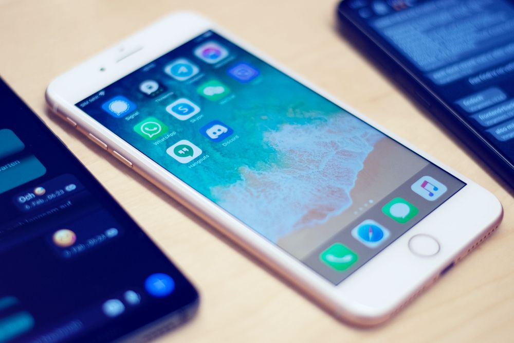 IPhone mit Messenger-Apps