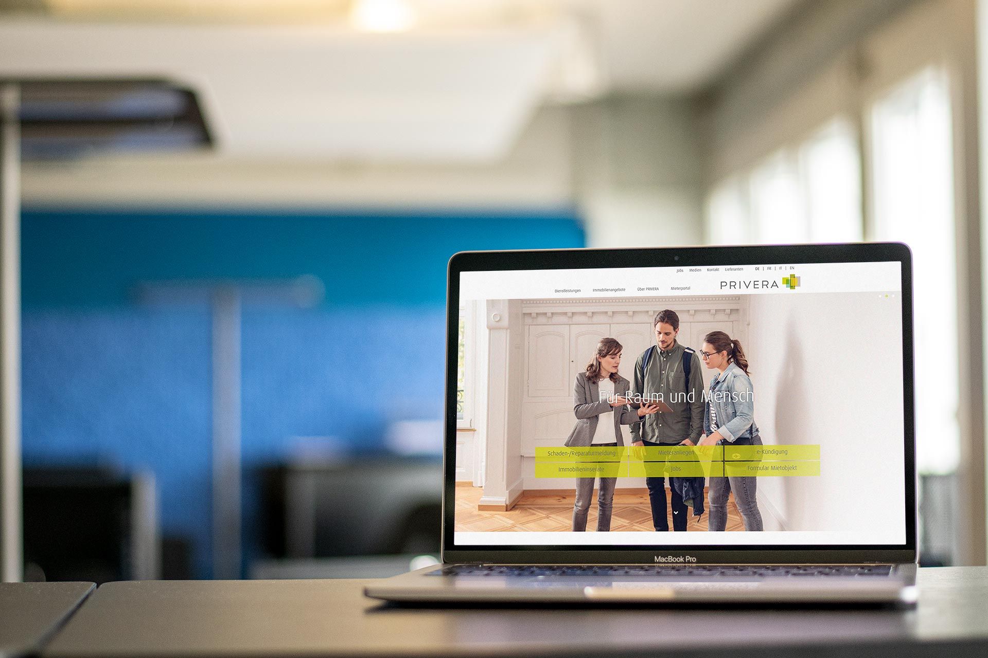 Mockup der Corporate Site von Privera auf dem Laptop