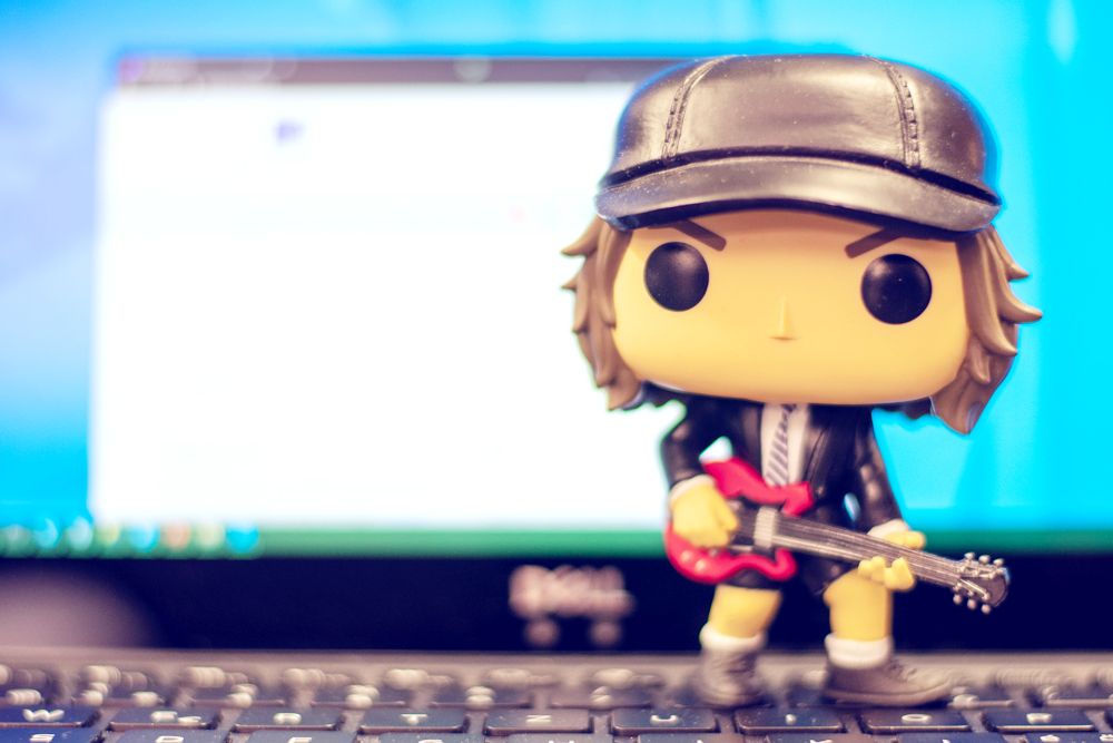 Angus Young auf Tastatur