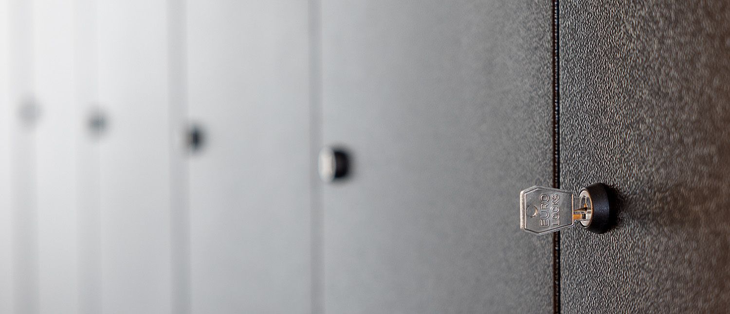 Security Header Symbolbild Schliessfach
